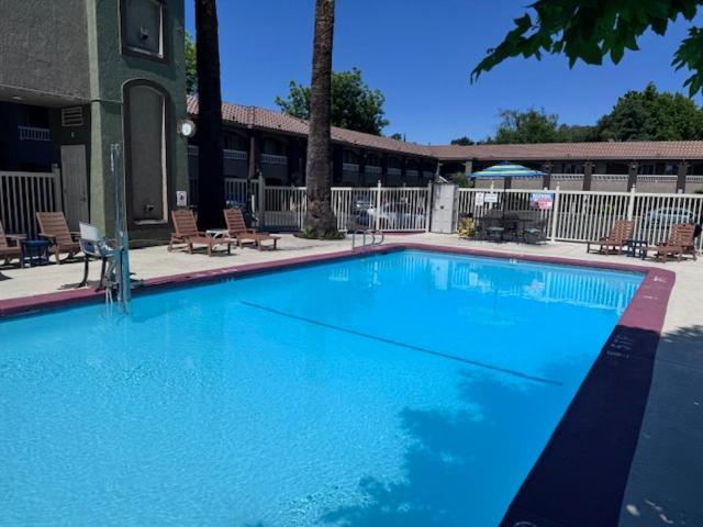 Travelodge By Wyndham Redding Ca Dış mekan fotoğraf